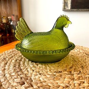 Vintage Indiana Glass Hen on a nest in olive green